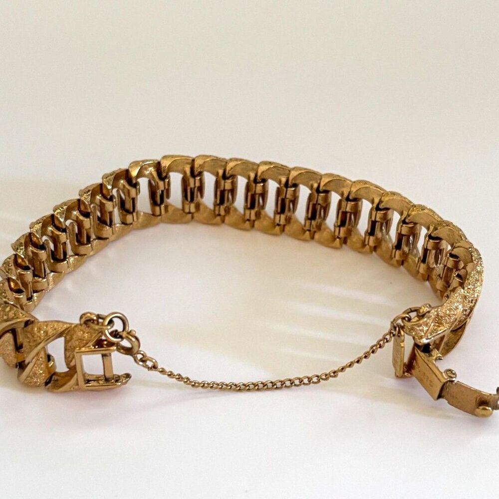 Vintage Monet Gold Tone Link Bracelet Signed Textured Statement Bracelet - Picture 4 of 7